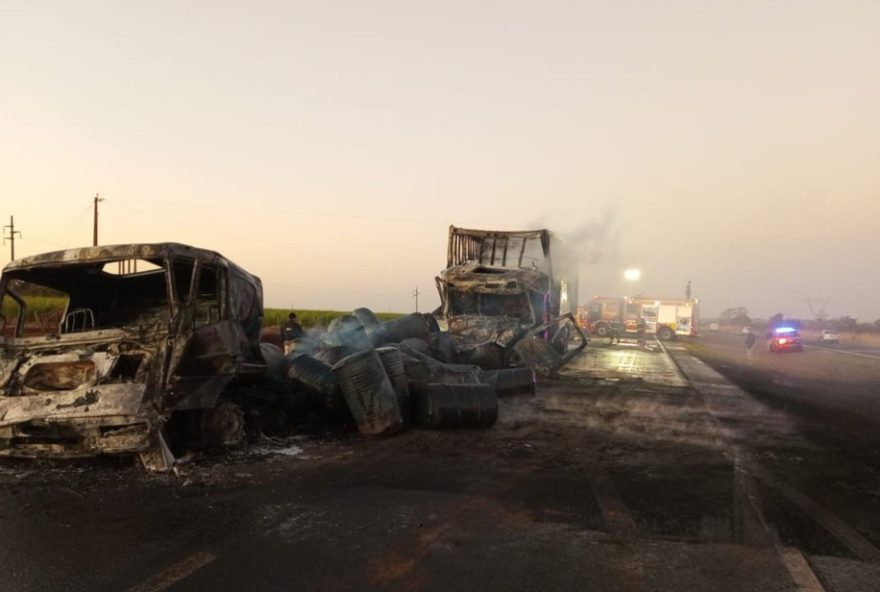 motorista-de-caminhao-morre-em-acidente-com-incendio-na-br-153-em-morrinhos2C-goias