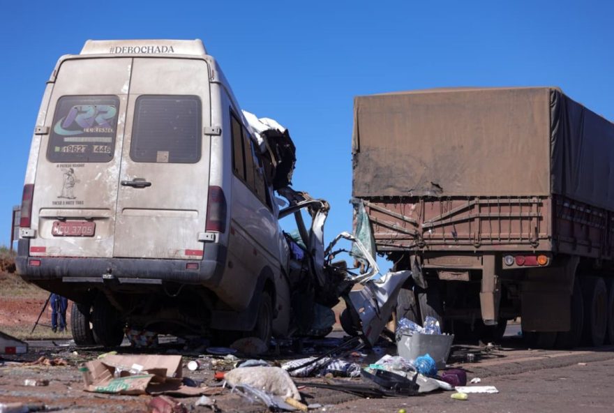 motorista-de-van-dirigia-ha-mais-de-12h-antes-de-acidente-na-br motorista-de-van-dirigia-ha-mais-de-12h-antes-de-acidente-na-br