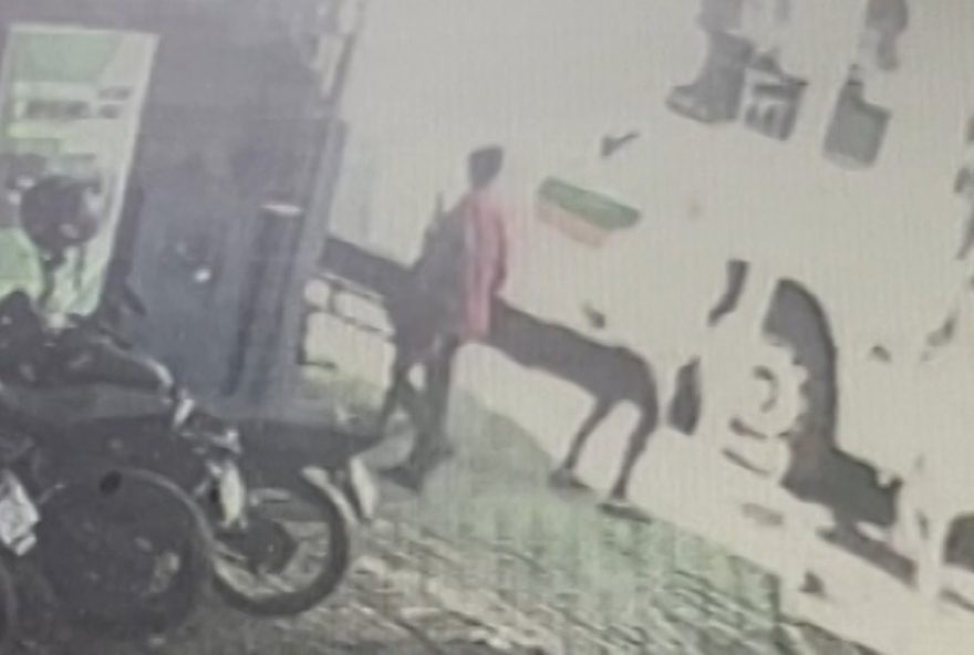 motorista-e-atacado-com-liquido-corrosivo-pela-ex-em-araraquara3A-video-mostra-suspeita-fugindo motorista-e-atacado-com-liquido-corrosivo-pela-ex-em-araraquara3A-video-mostra-suspeita-fugindo