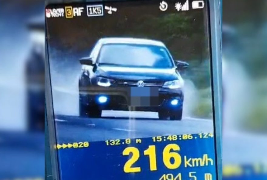 motorista-e-flagrado-a-216-km2Fh-em-rodovia-de-sp3B-limite-quase-dobrado