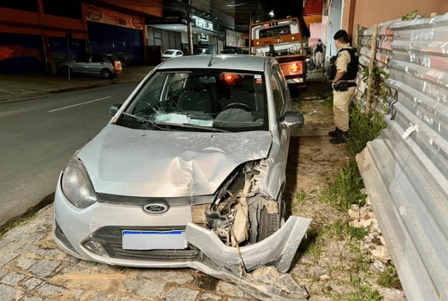 motorista-embriagada-atropela-pedestre-e-bate-em-muro3A-2-presos-em-muriae