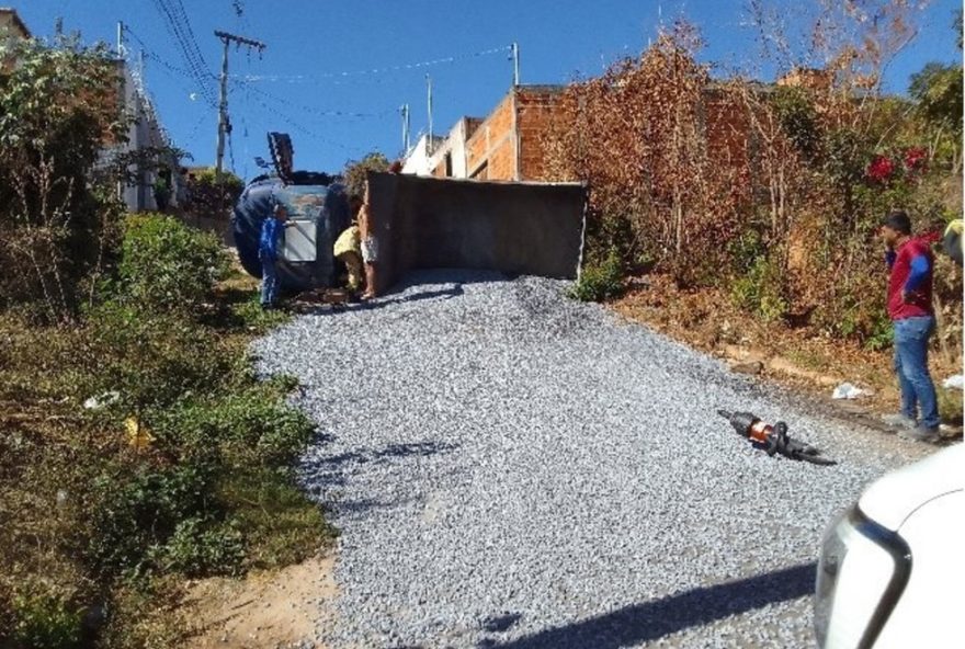 motorista-ferido-em-acidente-com-caminhao-cacamba-em-montes-claros3A-saiba-mais