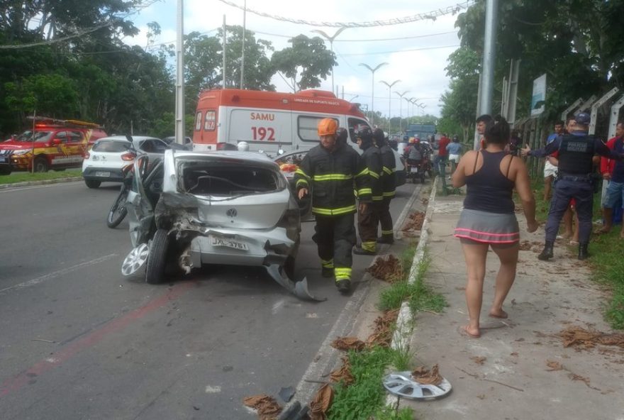 motorista-fica-ferido-em-acidente-apos-colisao-em-racha-na-zona-norte-de-manaus