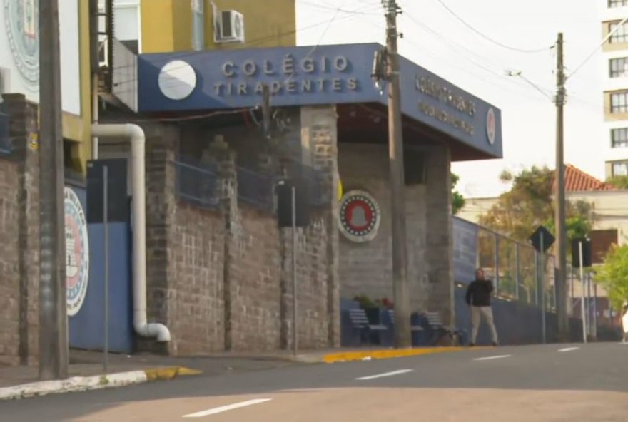 motorista-foge-apos-atropelar-estudantes-em-faixa-de-seguranca3A-alerta-para-seguranca-no-transito-em-passo-fundo motorista-foge-apos-atropelar-estudantes-em-faixa-de-seguranca3A-alerta-para-seguranca-no-transito-em-passo-fundo