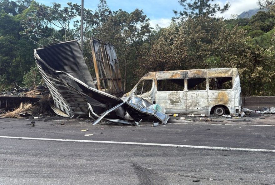 motorista-heroico-salva-passageiros-de-van-em-acidente-na-br-3763A-confira-o-resumo motorista-heroico-salva-passageiros-de-van-em-acidente-na-br-3763A-confira-o-resumo