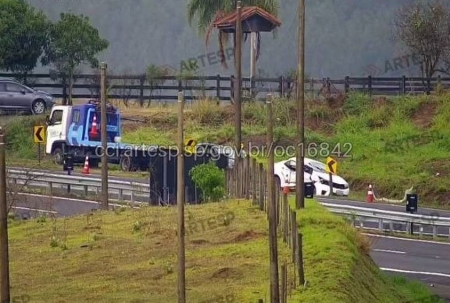 motorista-morre-ao-colidir-carro-em-guincho-durante-atendimento-a-acidente-em-galia2C-sp3A-autoridades-investigam-tragedia-no-interior-