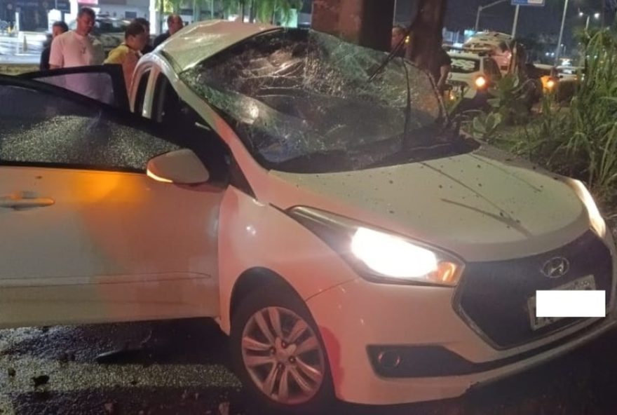motorista-morre-apos-acidente-fatal-no-eusebio3A-passageiras-feridas-ao-bater-em-poste