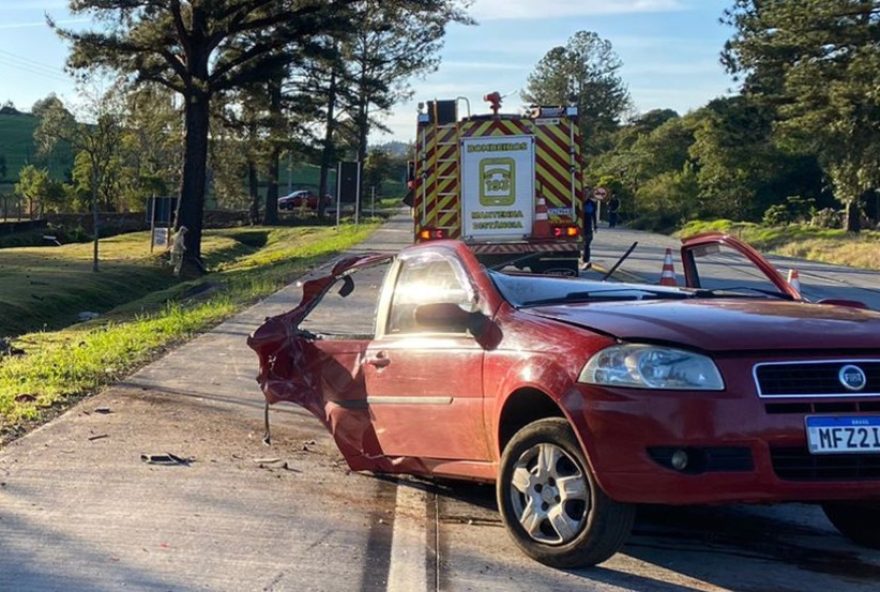 motorista-morre-apos-carro-partir-ao-meio-em-acidente-na-pr-2802C-parana3A-fatalidade-choca-regiao-e-alerta-para-seguranca-no-transito