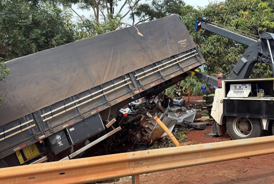 motorista-morre-em-acidente-com-carreta-em-barranco-na-sp-253-em-jaboticabal motorista-morre-em-acidente-com-carreta-em-barranco-na-sp-253-em-jaboticabal