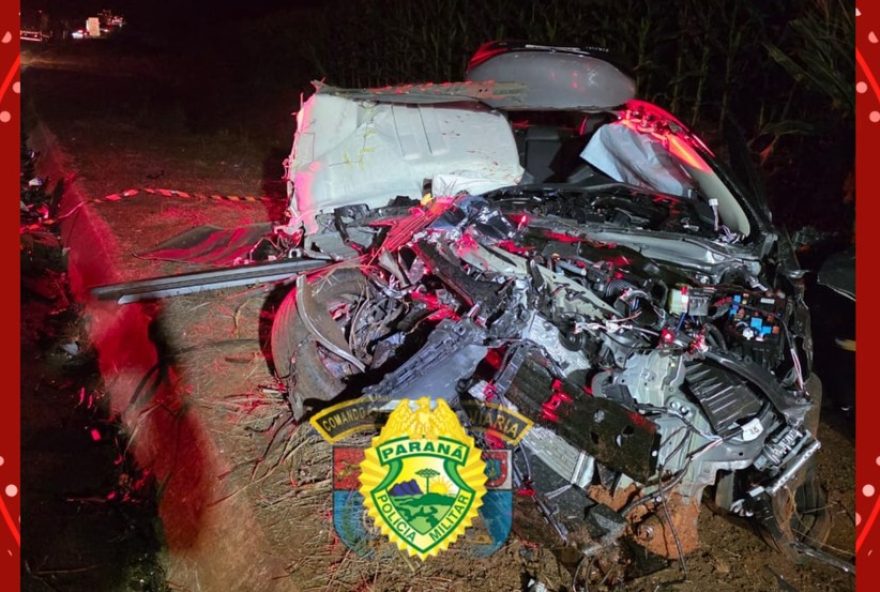 motorista-morre-em-acidente-na-pr-445-em-londrina3A-veiculo-completamente-destruido-em-colisao-com-caminhoes