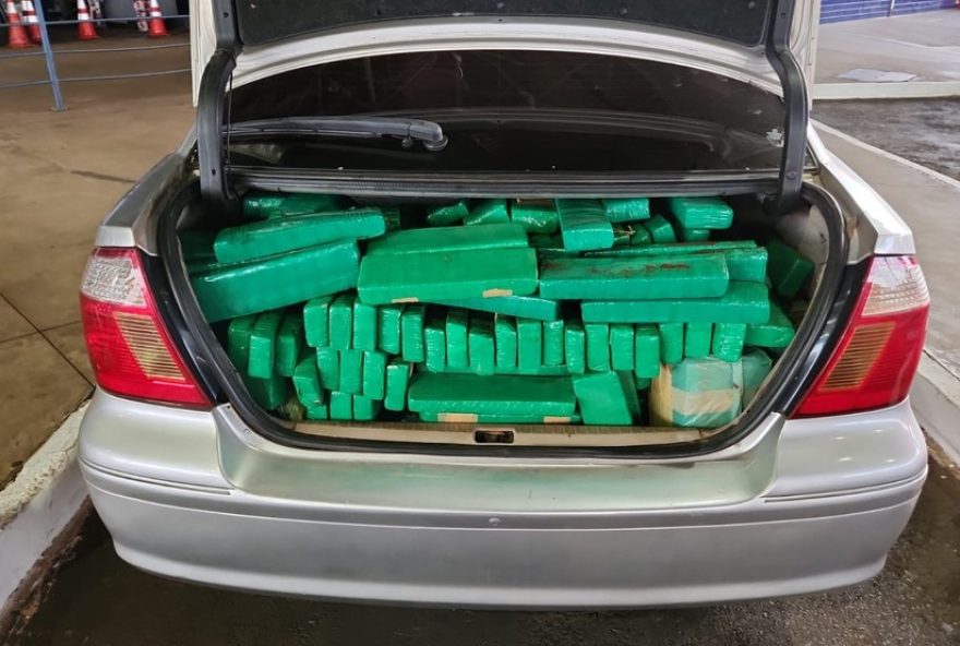 motorista-paraguaio-e-preso-com-364-kg-de-maconha-na-fronteira-brasil-paraguai.-apreensao-feita-pela-receita-federal-de-foz-do-iguacu