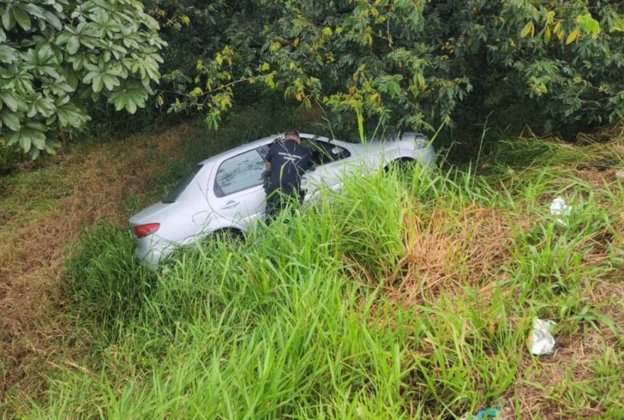 motorista-sem-cnh-perde-controle-e-cai-em-barranco-em-limeira motorista-sem-cnh-perde-controle-e-cai-em-barranco-em-limeira