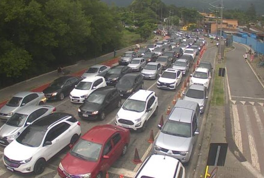 motoristas-enfrentam-longas-filas-na-travessia-da-balsa-entre-ilhabela-e-sao-sebastiao