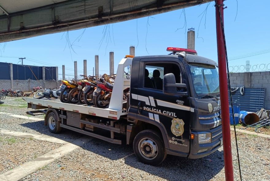 As motocicletas apreendidas durante a Operação Remontada exibem sinais evidentes de adulteração nos identificadores (Foto: Divulgação/PCGO)