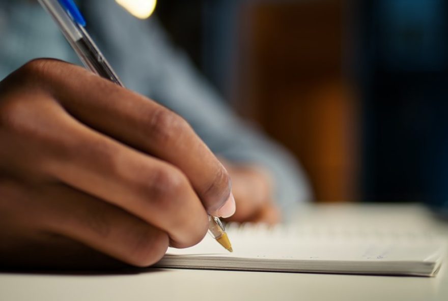 mover-oferece-2-mil-bolsas-de-estudo-para-negros-no-parana3A-inscricoes-abertas