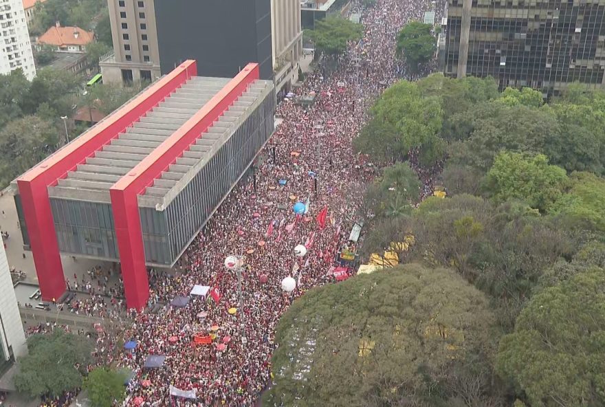movimentos-de-esquerda-protestam-contra-pec-da-blindagem-e-anistia-com-recado-a-hugo-e-senadores