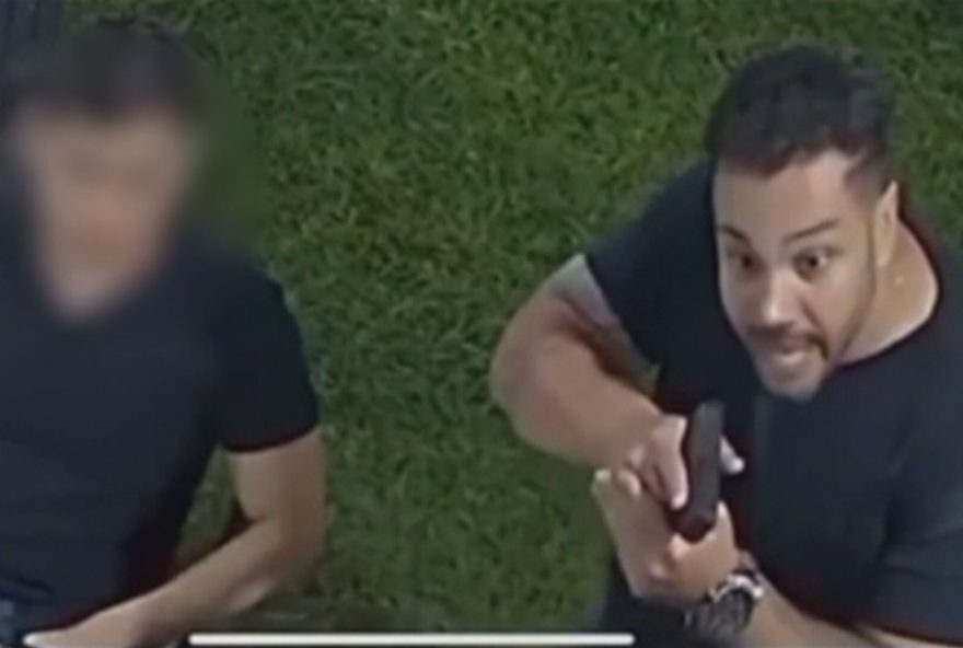 mp-denuncia-agente-da-pf-por-homofobia-com-arma-em-bar-do-df mp-denuncia-agente-da-pf-por-homofobia-com-arma-em-bar-do-df