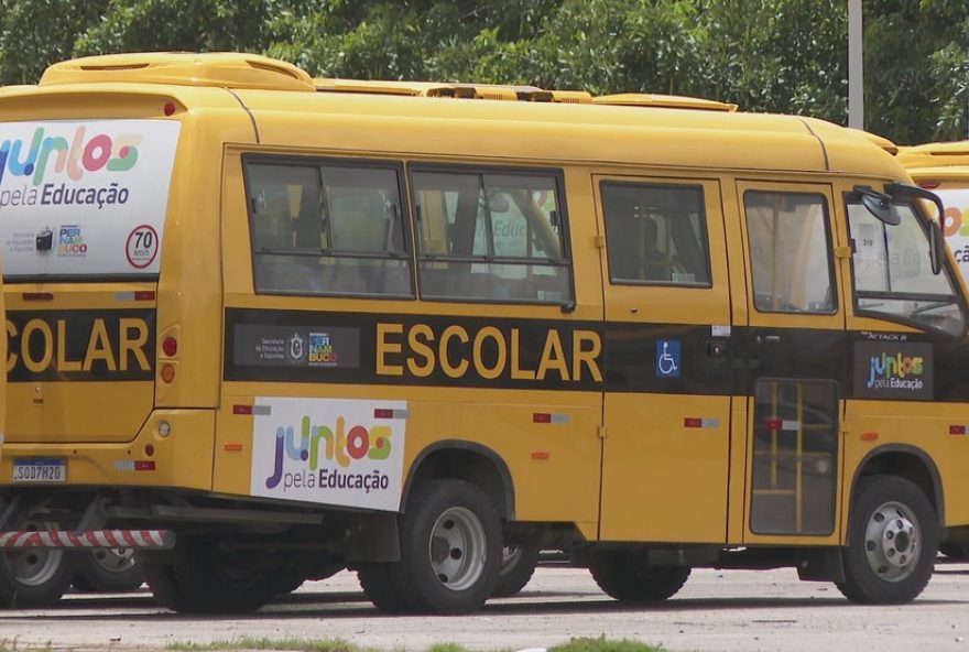 mpf-entra-com-acao-para-retirar-adesivos-de-785-onibus-escolares-em-pernambuco