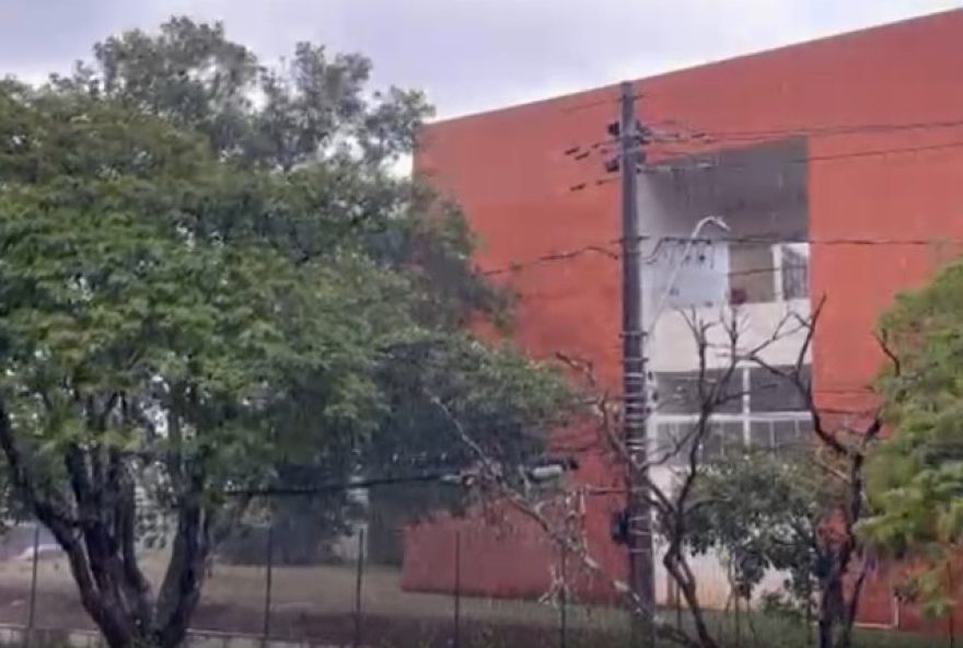 mudanca-repentina-no-clima-de-uberlandia-surpreende-moradores3A-chuvas2C-nuvem-de-poeira-e-quedas-de-temperatura-inesperadas