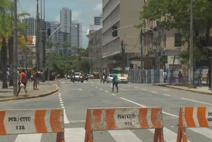 mudancas-em-linhas-de-onibus-no-recife-por-montagem-de-camarotes-do-galo-da-madrugada3A-saiba-como-fica mudancas-em-linhas-de-onibus-no-recife-por-montagem-de-camarotes-do-galo-da-madrugada3A-saiba-como-fica
