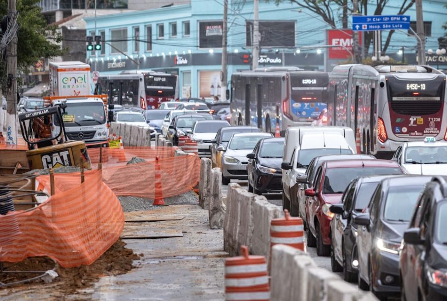 mudancas-no-transito-na-avenida-santo-amaro-geram-reclamacoes-dos-moradores