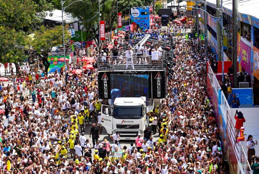 mulher-baleada-no-olho-durante-briga-no-carnaval-de-salvador-segue-internada-suspeito-foi-preso mulher-baleada-no-olho-durante-briga-no-carnaval-de-salvador-segue-internada-suspeito-foi-preso