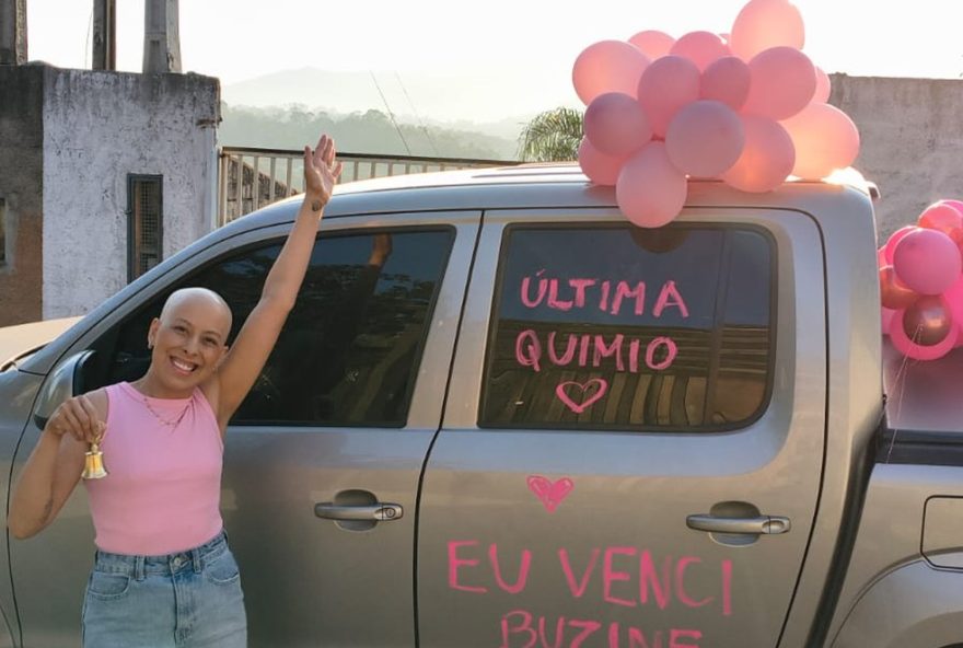 mulher-celebra-cura-do-cancer-de-mama-com-buzinaco3A-video-viraliza mulher-celebra-cura-do-cancer-de-mama-com-buzinaco3A-video-viraliza