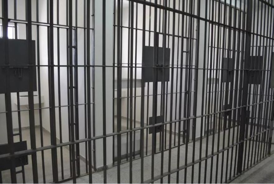 mulher-de-33-anos-e-presa-pela-prf-com-mandado-de-prisao-em-aberto-por-trafico-de-drogas-na-br-230-em-balsas2C-maranhao