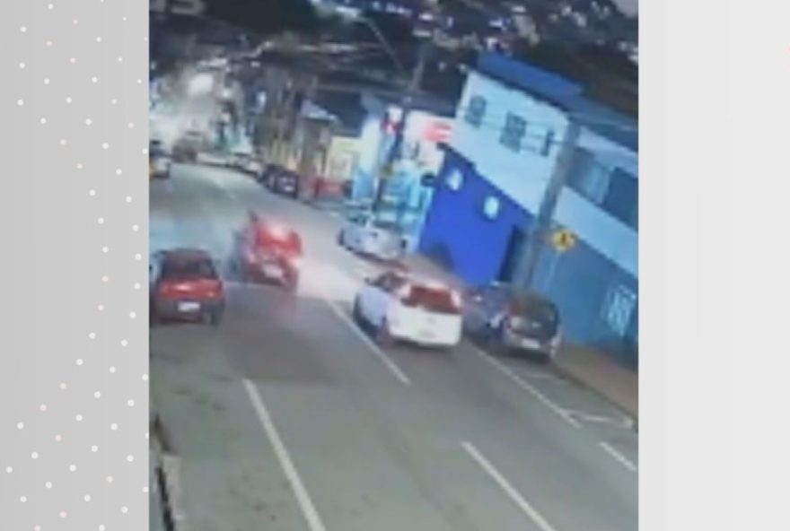mulher-de-36-anos-fica-em-estado-critico-apos-ser-atropelada-em-varginha2C-mg3A-motorista-se-envolve-em-acidente.-acompanhe-o-caso-no-diario-do-estado