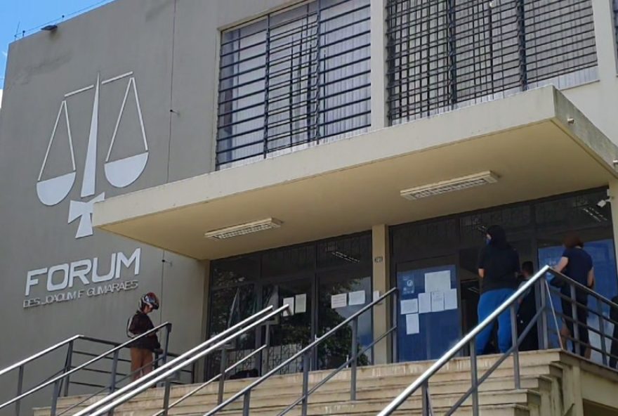 mulher-de-37-anos-desvia-mais-de-r24-210-mil-dos-cofres-publicos-no-parana