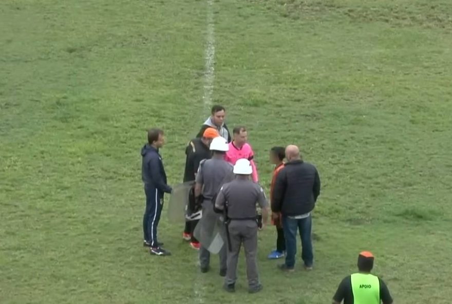 mulher-de-41-anos-e-presa-por-racismo-contra-menino-de-12-anos-em-partida-de-futebol-sub-12-no-campeonato-paulista3A-repercussao-e-consequencias-da-acusacao