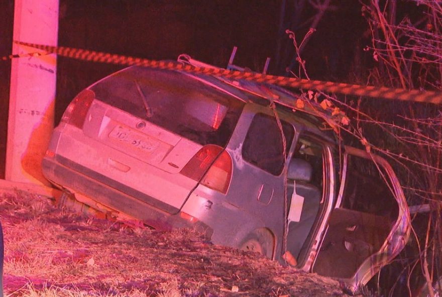 mulher-de-43-anos-morre-em-acidente-de-carro-em-sao-sebastiao3A-filhas-sobrevivem mulher-de-43-anos-morre-em-acidente-de-carro-em-sao-sebastiao3A-filhas-sobrevivem