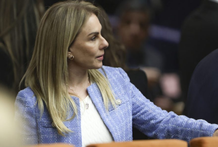 VivianeBarci-AlexandreDeMoaes-02Fev2026 Viviane de Moraes na abertura do ano do judiciário - Presidente do STF, ministro Edson Fachin abre Ano Judiciário e anuncia código de ética como prioridade da sua gestão durante a sessão solene de abertura do Ano Judiciário de 2026, nesta segunda-feira (2), o presidente do Supremo Tribunal Federal (STF), Fachin reafirmou o compromisso com a integridade institucional e anunciou que a ministra Cármen Lúcia será a relatora da proposta de um Código de Ética do Tribunal, prioridade de sua gestão para maior transparência, responsabilidade e confiança pública