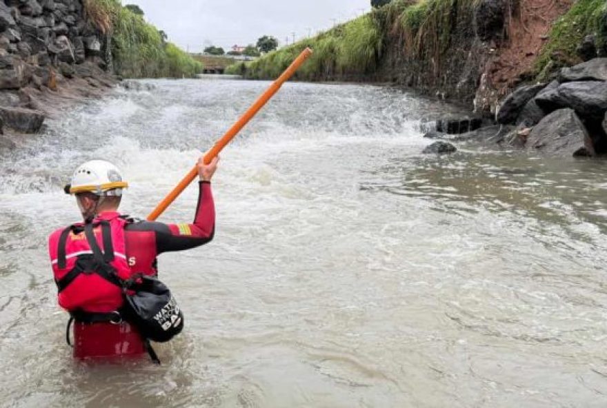mulher-desaparece-apos-enxurrada-na-marginal-botafogo-durante-forte-chuva-em-goiania mulher-desaparece-apos-enxurrada-na-marginal-botafogo-durante-forte-chuva-em-goiania