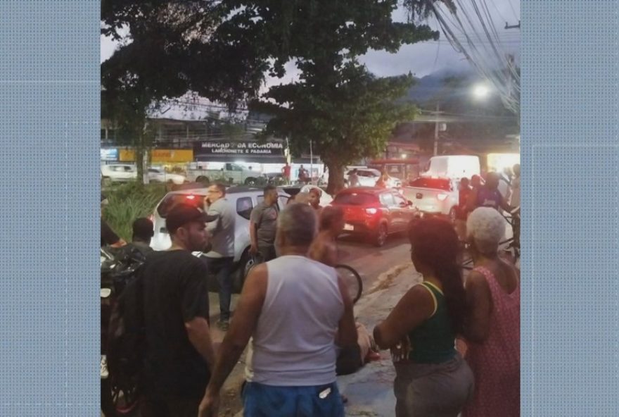 mulher-e-baleada-em-esmalteria-em-jacarepagua3A-testemunhas-apontam-ligacao-com-execucao-do-ex-policial-militar-andre-careca mulher-e-baleada-em-esmalteria-em-jacarepagua3A-testemunhas-apontam-ligacao-com-execucao-do-ex-policial-militar-andre-careca