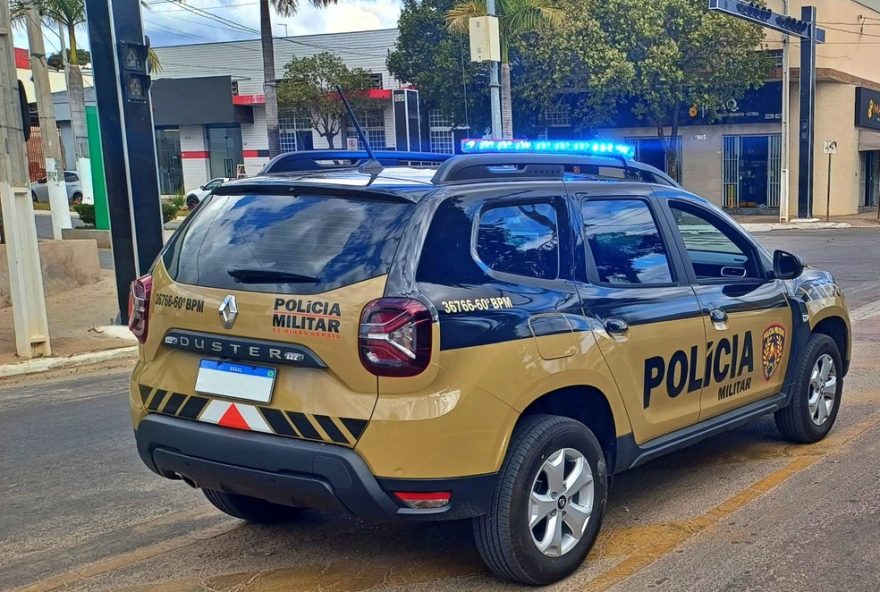 mulher-e-baleada-pelo-companheiro-e-salva-pelo-irmao-em-espinosa3A-suspeito-ainda-esta-foragido