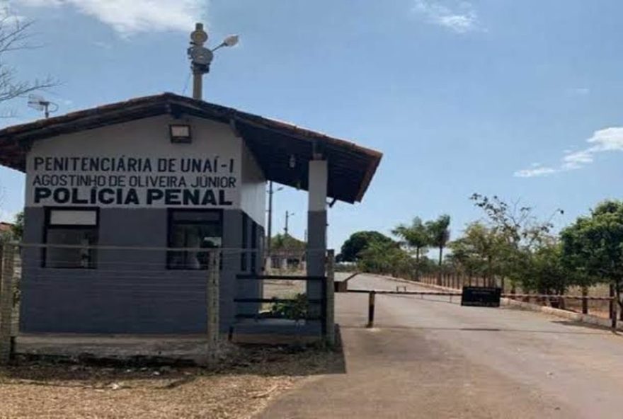 mulher-e-detida-com-maconha-ao-tentar-entrar-em-penitenciaria3A-seguranca-em-destaque