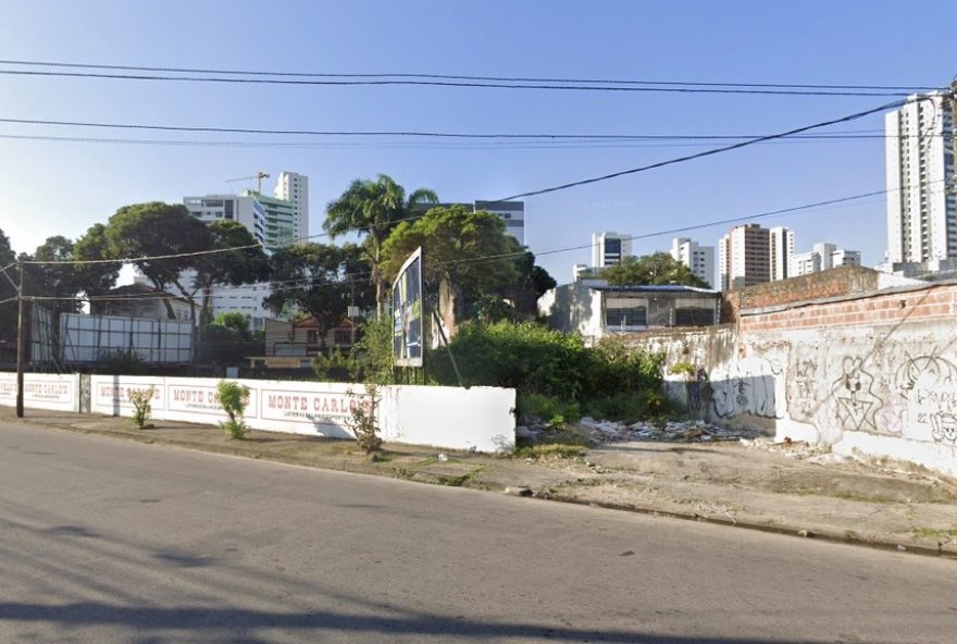 mulher-e-encontrada-morta-em-terreno-baldio-com-marcas-de-pancadas3A-policia-investiga-caso-no-recife