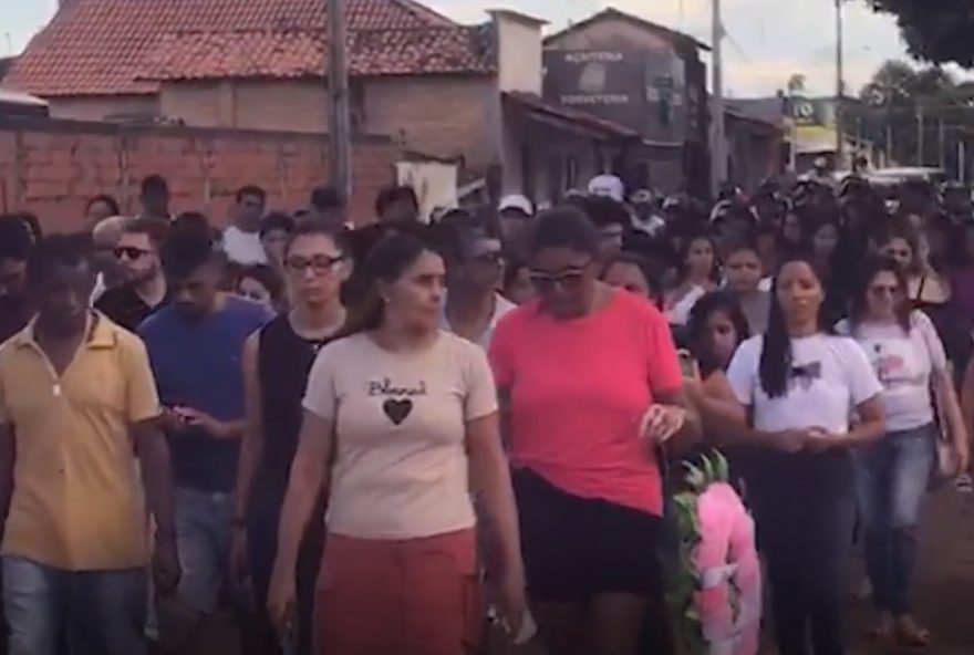 mulher-e-espancada-com-capacete-pelo-companheiro-em-alto-parnaiba2C-ma