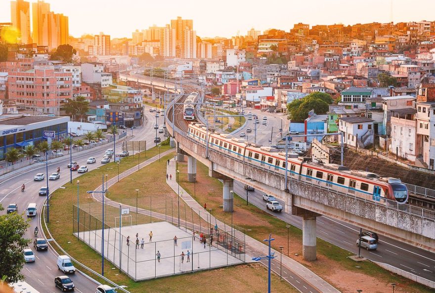 mulher-e-morta-a-tiros-na-avenida-bonoco-em-salvador3A-violencia-choca-a-populacao-e-autoridades-intensificam-buscas