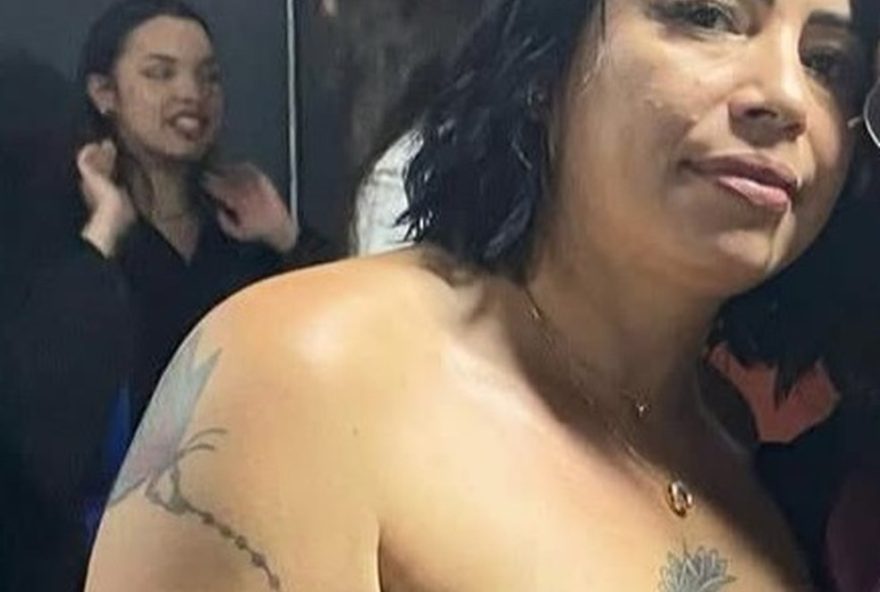 mulher-e-morta-com-mais-de-20-tiros-no-grajau3A-de-civil-busca-por-assassinos mulher-e-morta-com-mais-de-20-tiros-no-grajau3A-de-civil-busca-por-assassinos