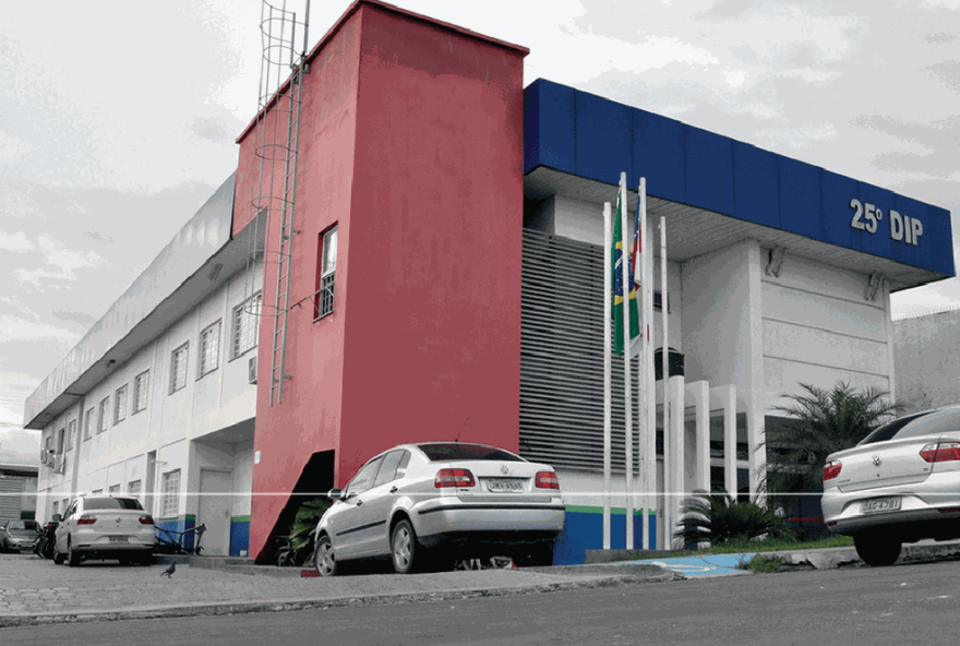 mulher-e-presa-por-furto-em-clinica-medica-em-manaus3A-r24-14-mil-foram-levados.-alerta-sobre-golpes-e-cuidado-com-situacoes-suspeitas mulher-e-presa-por-furto-em-clinica-medica-em-manaus3A-r24-14-mil-foram-levados.-alerta-sobre-golpes-e-cuidado-com-situacoes-suspeitas