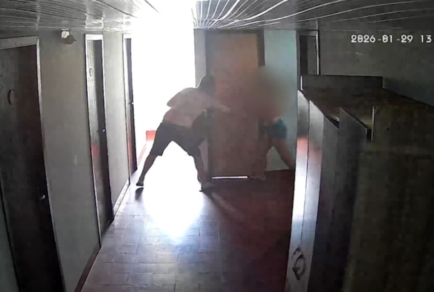 mulher-e-resgatada-de-carcere-privado-em-pensionato-de-londrina2C-com-queimaduras-de-cigarro mulher-e-resgatada-de-carcere-privado-em-pensionato-de-londrina2C-com-queimaduras-de-cigarro