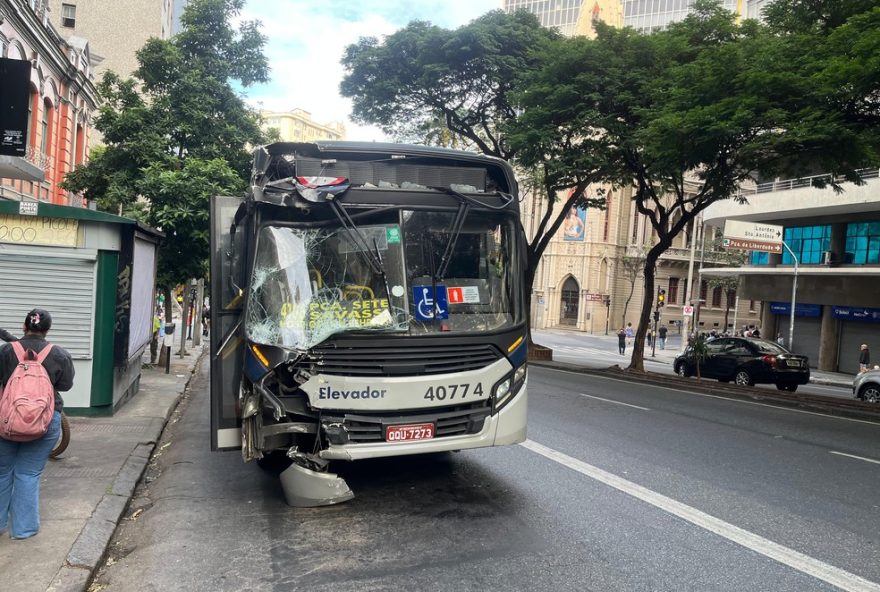 mulher-em-estado-grave-apos-acidente-com-onibus3A-investigacoes-em-belo-horizonte.-medidas-de-seguranca-no-transito-sao-discutidas
