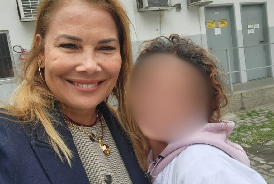 mulher-em-situacao-de-rua-e-solta-apos-seop-apreender-caes-em-ipanema
