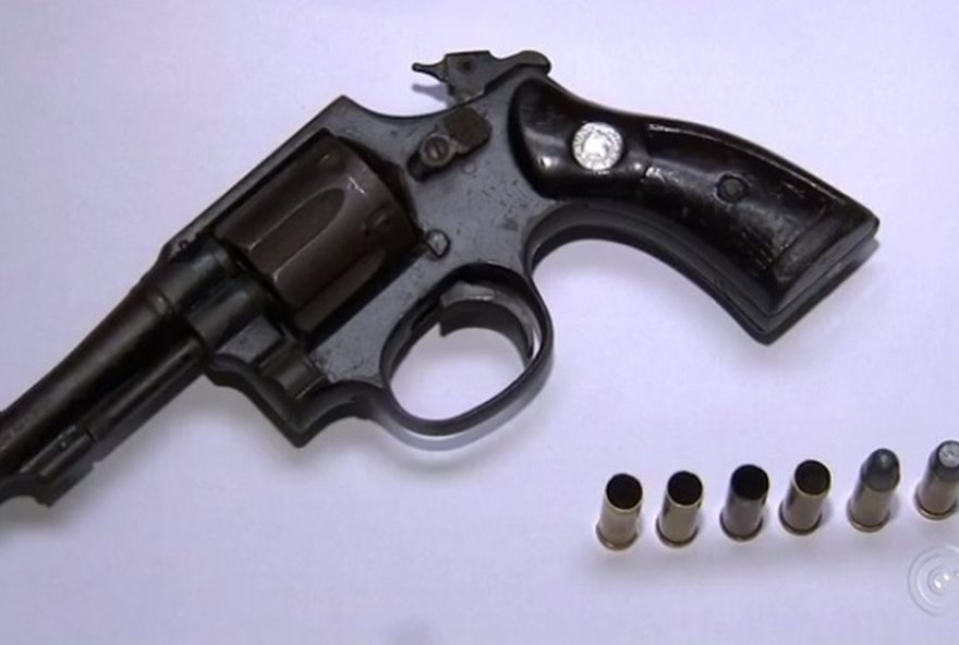 mulher-encontra-revolver-no-quintal-de-casa-em-birigui-sp-durante-a-madrugada