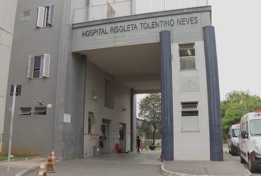 mulher-esfaqueada-pelo-marido-busca-socorro-de-moto-no-hospital mulher-esfaqueada-pelo-marido-busca-socorro-de-moto-no-hospital