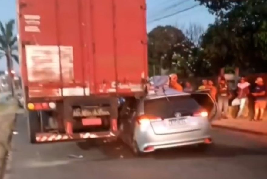 mulher-fica-gravemente-ferida-em-colisao-entre-carro-e-carreta-na-ma-2012C-sao-jose-de-ribamar