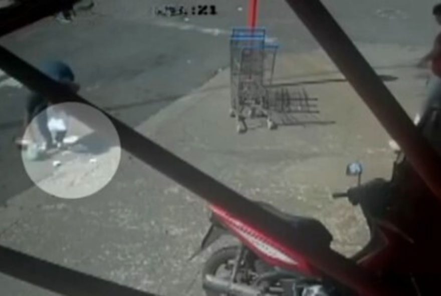 mulher-honesta-devolve-r24-12C8-mil-encontrado-na-rua2C-emocionando-gari-exemplo-de-etica-e-integridade mulher-honesta-devolve-r24-12C8-mil-encontrado-na-rua2C-emocionando-gari-exemplo-de-etica-e-integridade