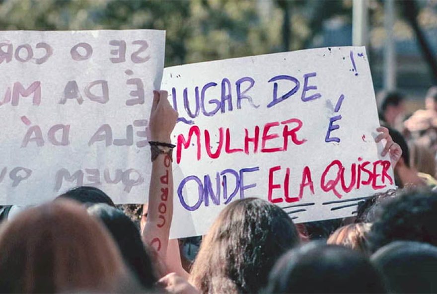 No âmbito profissional, igualmente, há ainda poucas mulheres em posições de chefia| Foto: Reprodução